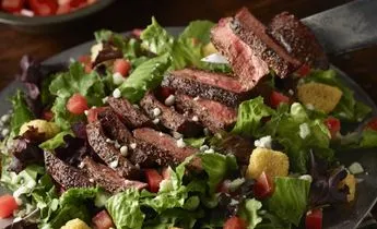 7-Pepper Sirloin Salad